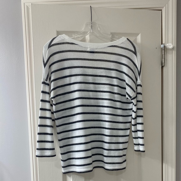 Black and White sweater - Picture 2 of 3